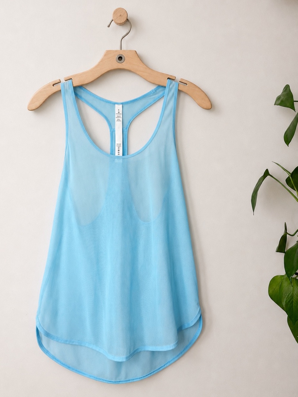 Lululemon Light Blue Breathable Mesh Curved Hem Racerback Tank Top Womens Size 6
